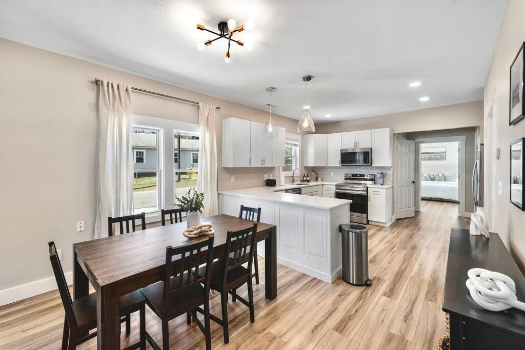 Brand New Cozy Modern Bungalow W/Hot Tub+Movieroom 7 Min From Uptown 夏洛特 外观 照片
