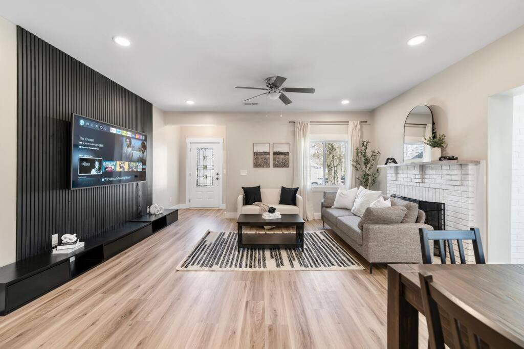 Brand New Cozy Modern Bungalow W/Hot Tub+Movieroom 7 Min From Uptown 夏洛特 外观 照片